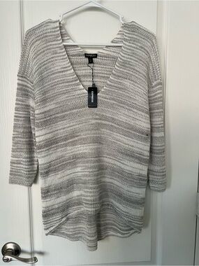 NWT Express Women's Gray & White Striped V-Neck Knit Sweater